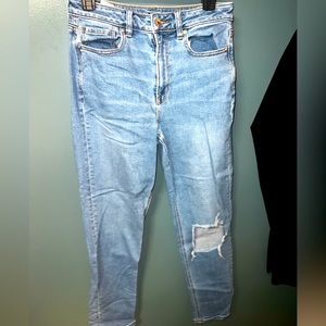 Super cute mom, Jean, American Eagle jeans!